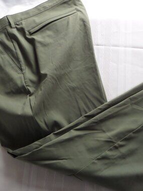 LL Bean Venture Stretch Dusty Olive Pants Size 44wX29in NWT